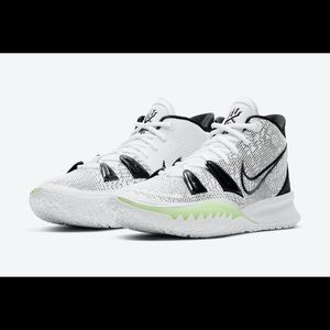 Kyrie 7 Basketball Shoes